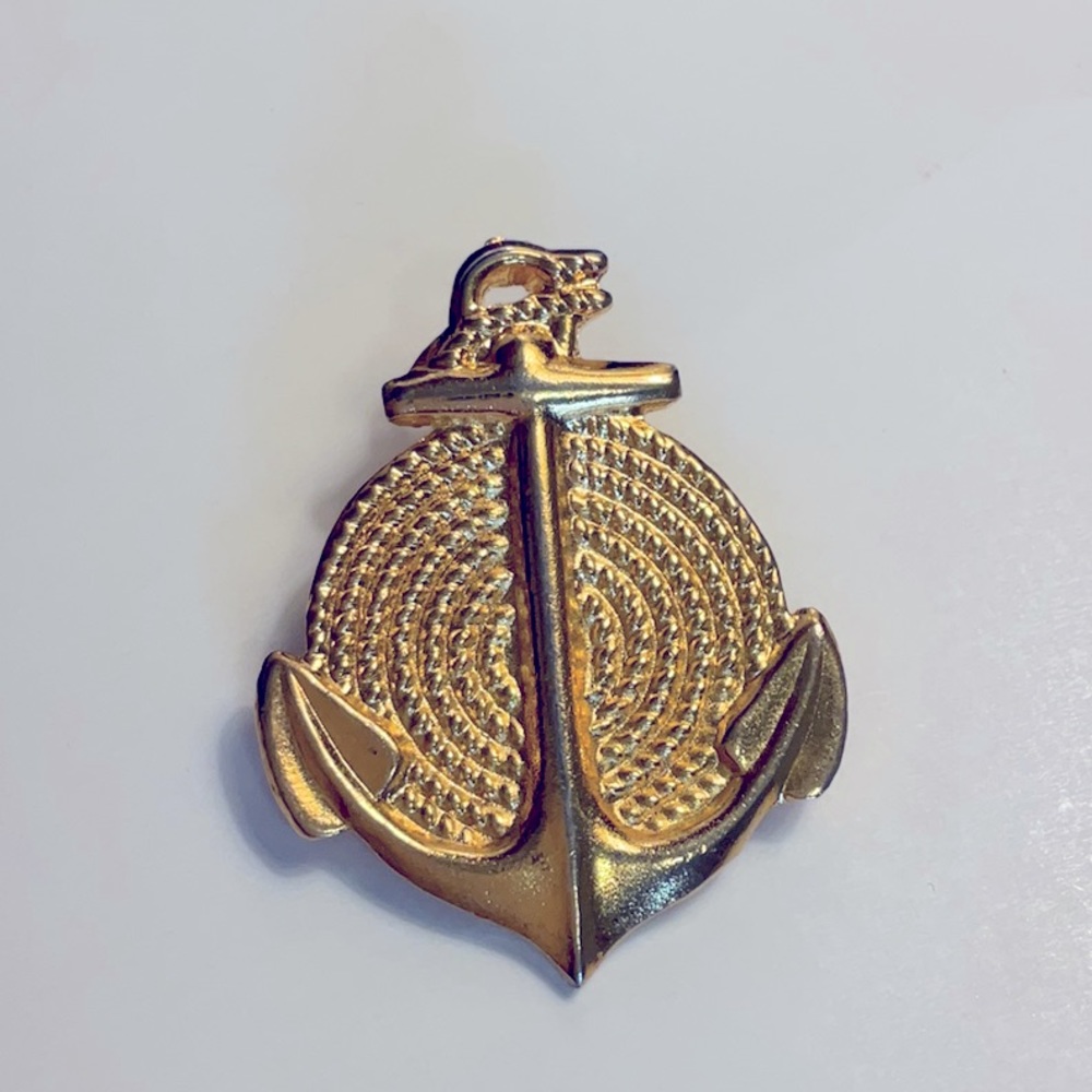 Just the right thing JBW Vintage goldtone Anchor& CoiledRope Pin/brooch, 2”x1.5”